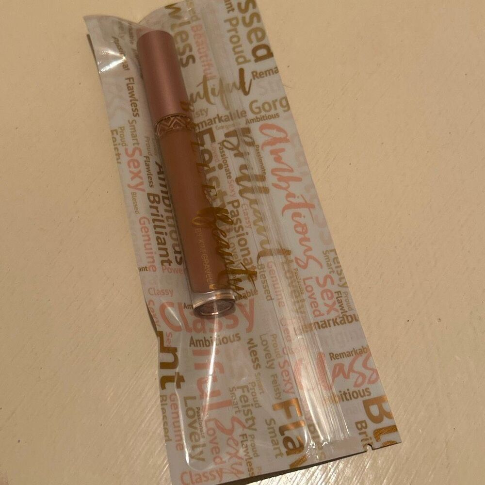 Belle Beauty Kisser Fixer Lip Gloss Nude Brown Neutral Everyday New Sealed